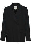 Schwarzer Blazer aus strukturiertem Stoff, mit Reverskragen, einem Knopfverschluss, zwei Vordertaschen und langen Ärmeln.