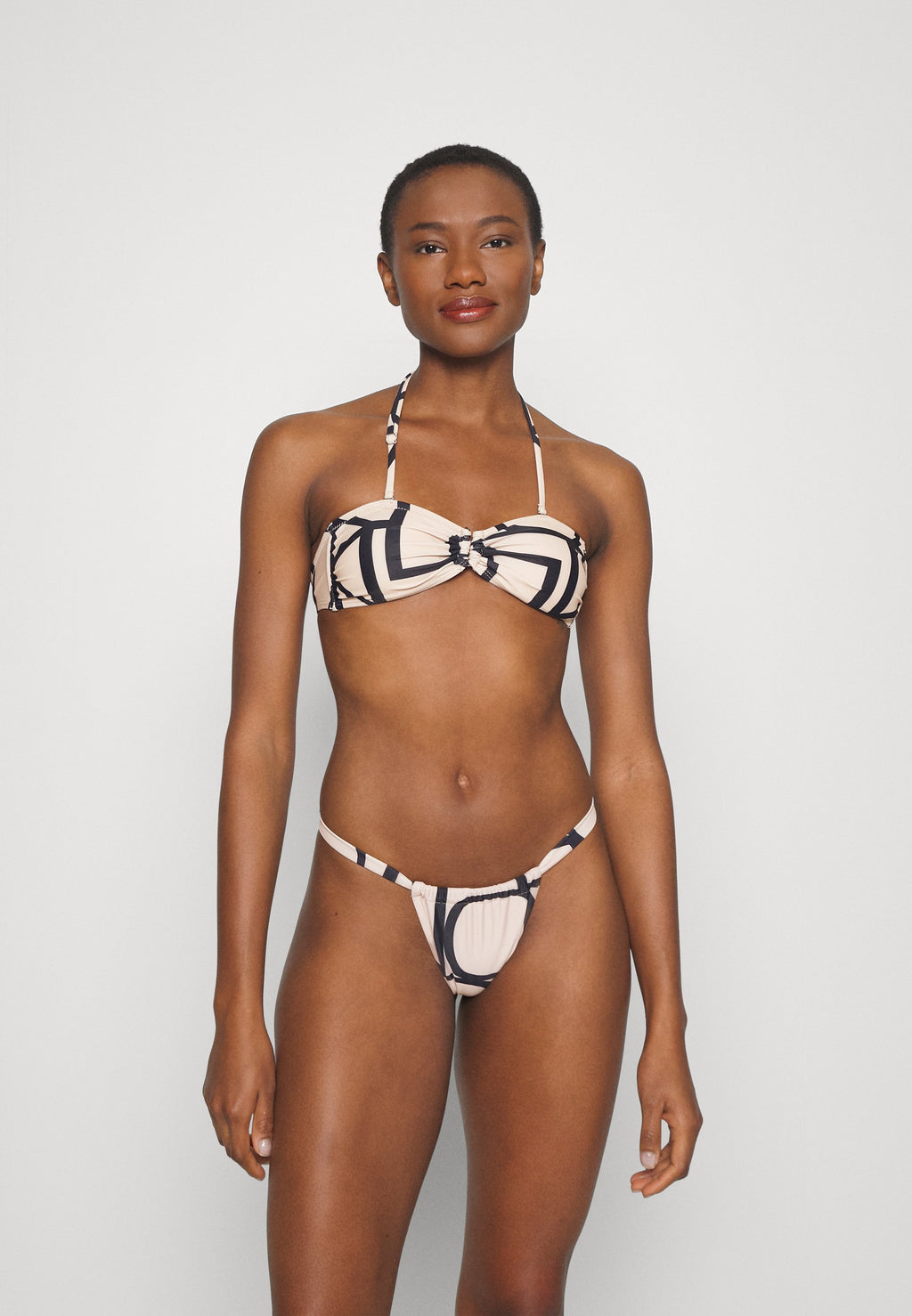 ONLELINA SET Media 4