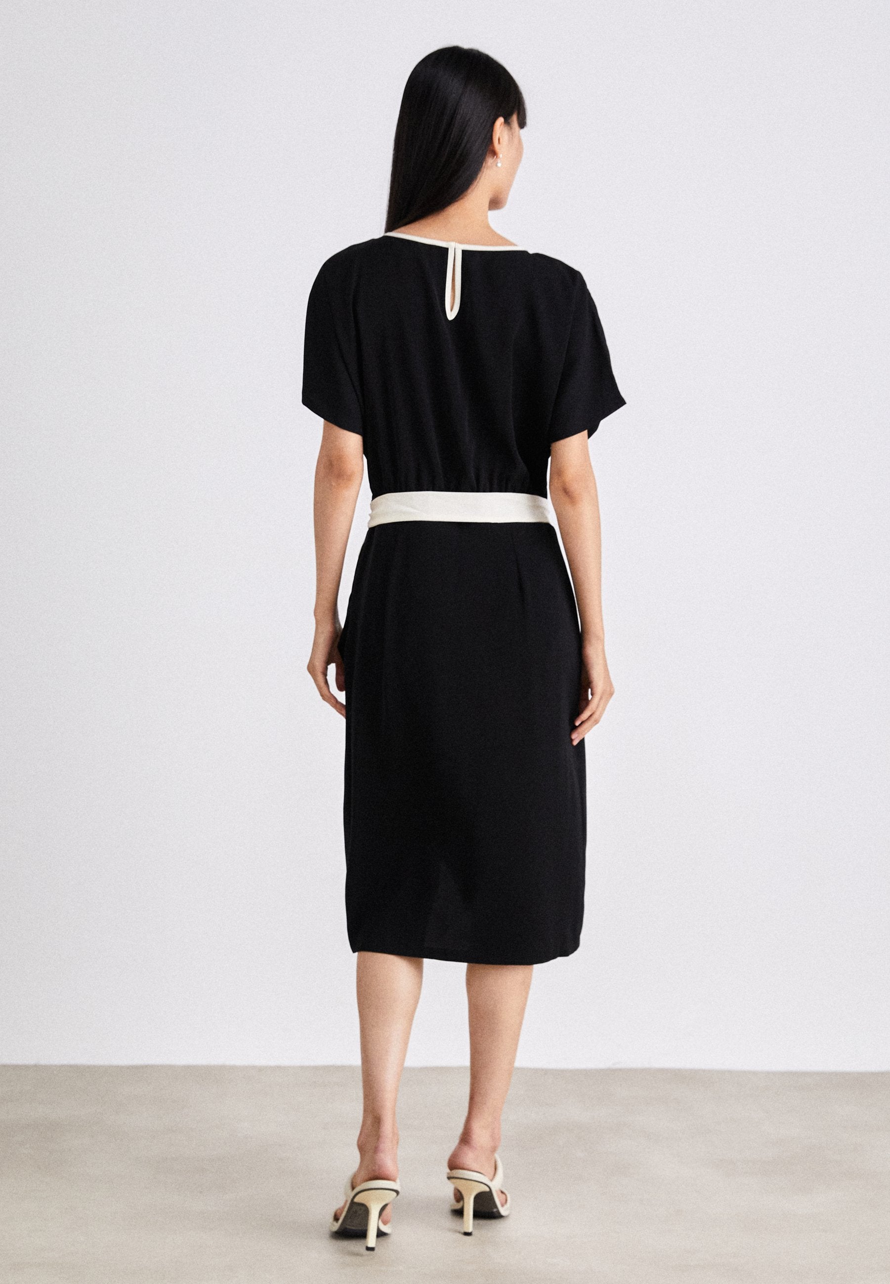 DKNY DOLMAN WRAP
