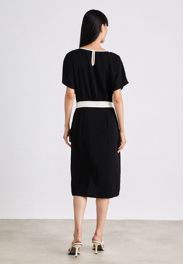 DKNY DOLMAN WRAP