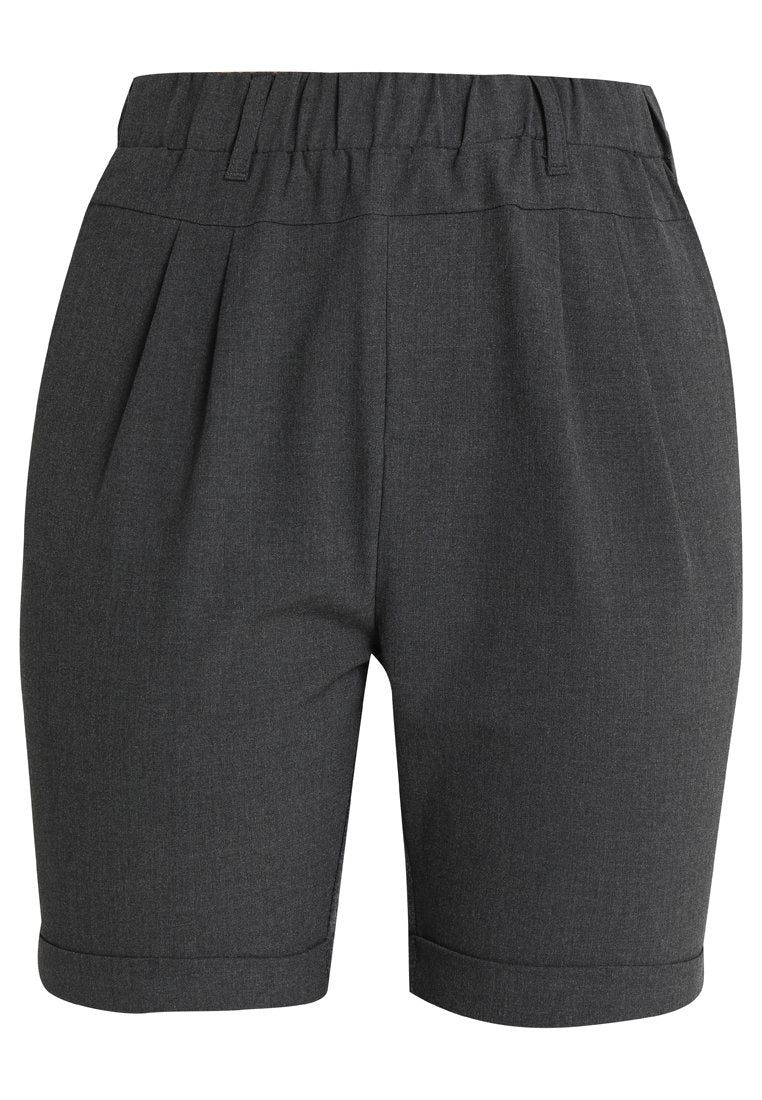 Dunkelgraue maßgeschneiderte Shorts mit einem gefalteten Design, elastischem Bund und umgeschlagenen Säumen, gefertigt aus strukturiertem Stoff.