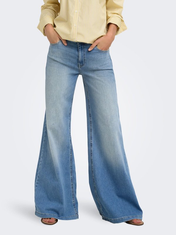 ONLY Wide-fit ONLCALIFORNIA Mid waist Wide Leg Fit - Flared Jeans - medium blue denim