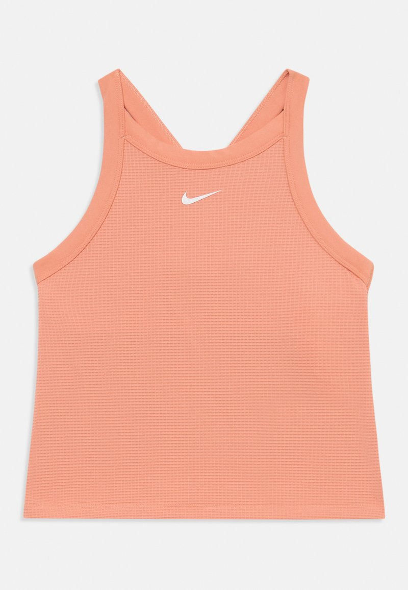 Pfirsichfarbene Sporttanktop aus strukturiertem Material, mit breiten Trägern und einem weißen Nike-Logo auf der Brust. Entworfen für Komfort und Leistung.