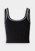 Schwarzes, gestricktes Crop-Top mit strukturiertem Muster, eckigem Ausschnitt und kontrastierendem weißen Besatz an Trägern und Saum.
