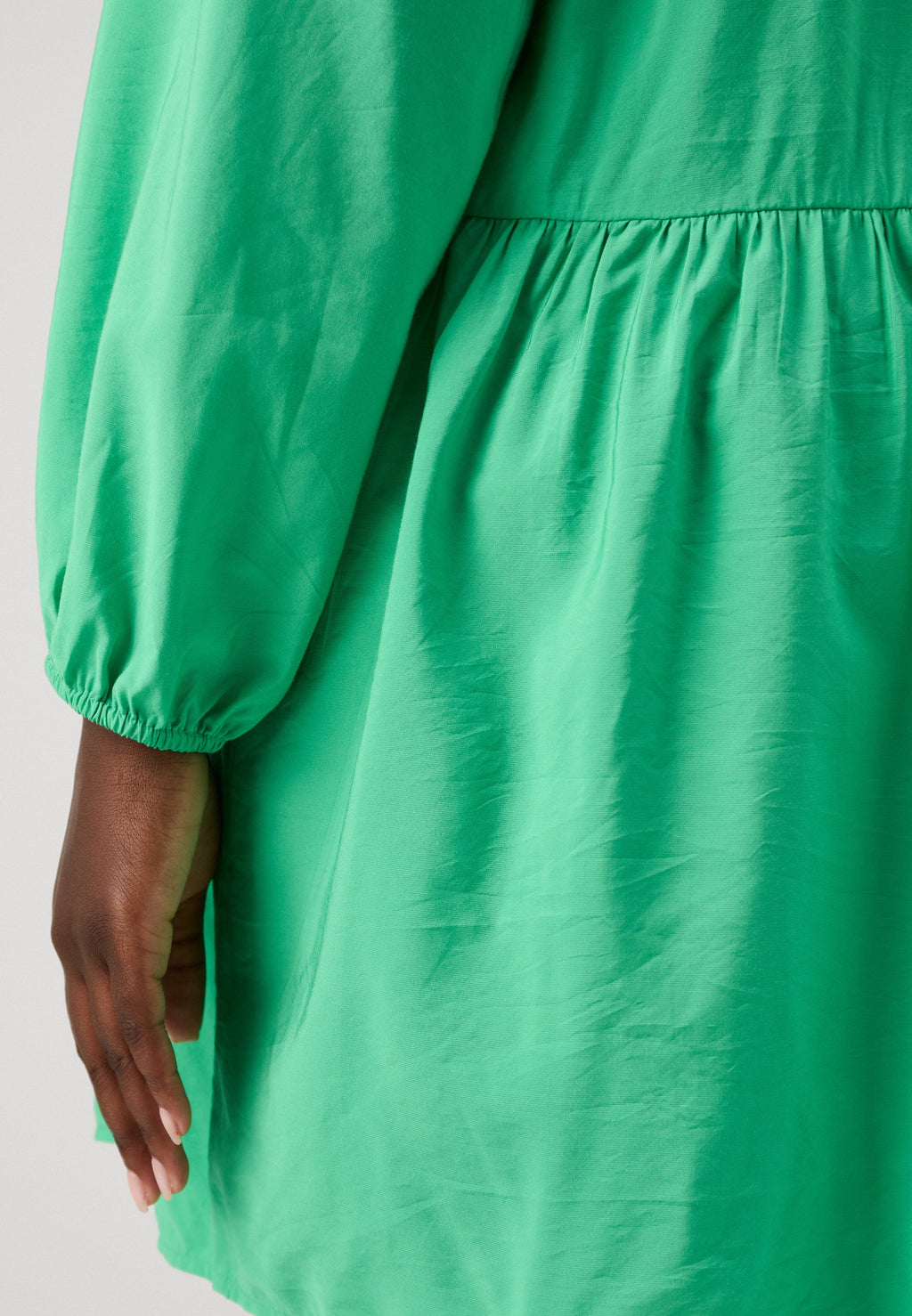 CARKADERA V NECK KNEE DRESS Media 6