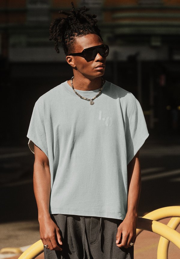 Bershka WORKER OVERSIZE - T-SHIRT 00075120 - Print T-shirt - light blue