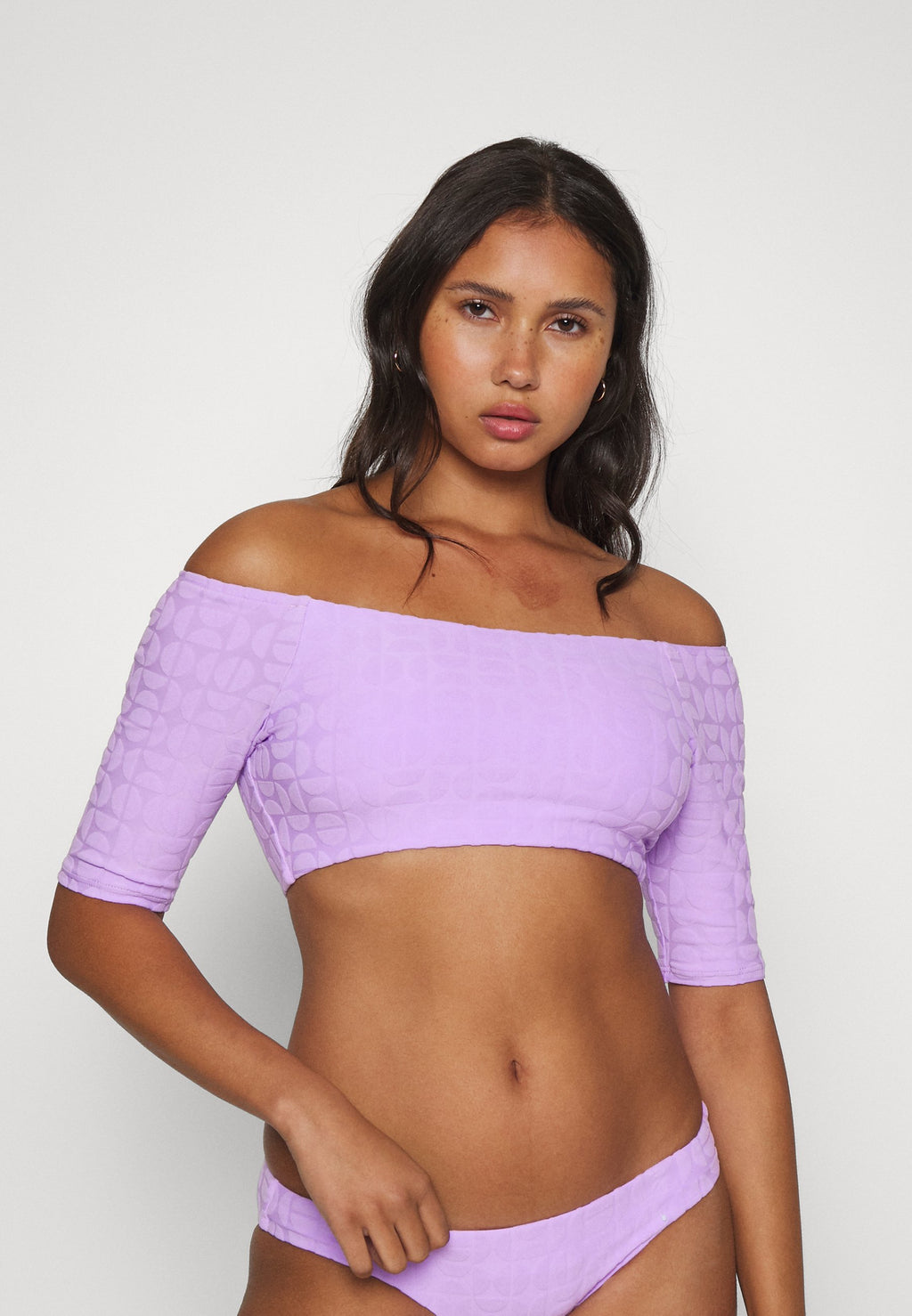 CAPRI OFF SHOULDER CROP Media 3