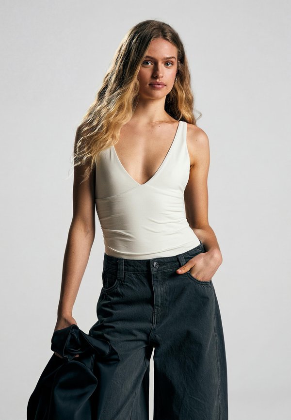 Bershka RUCHED STRAPPY BODYSUIT - Top - beige