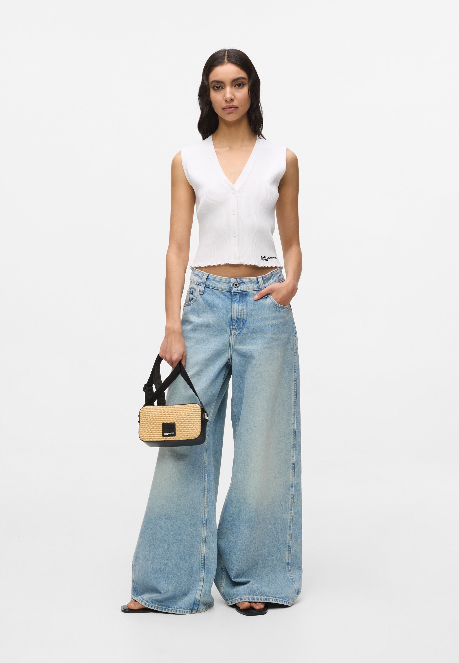 LOW-RISE WIDE-LEG PANEL Media 2