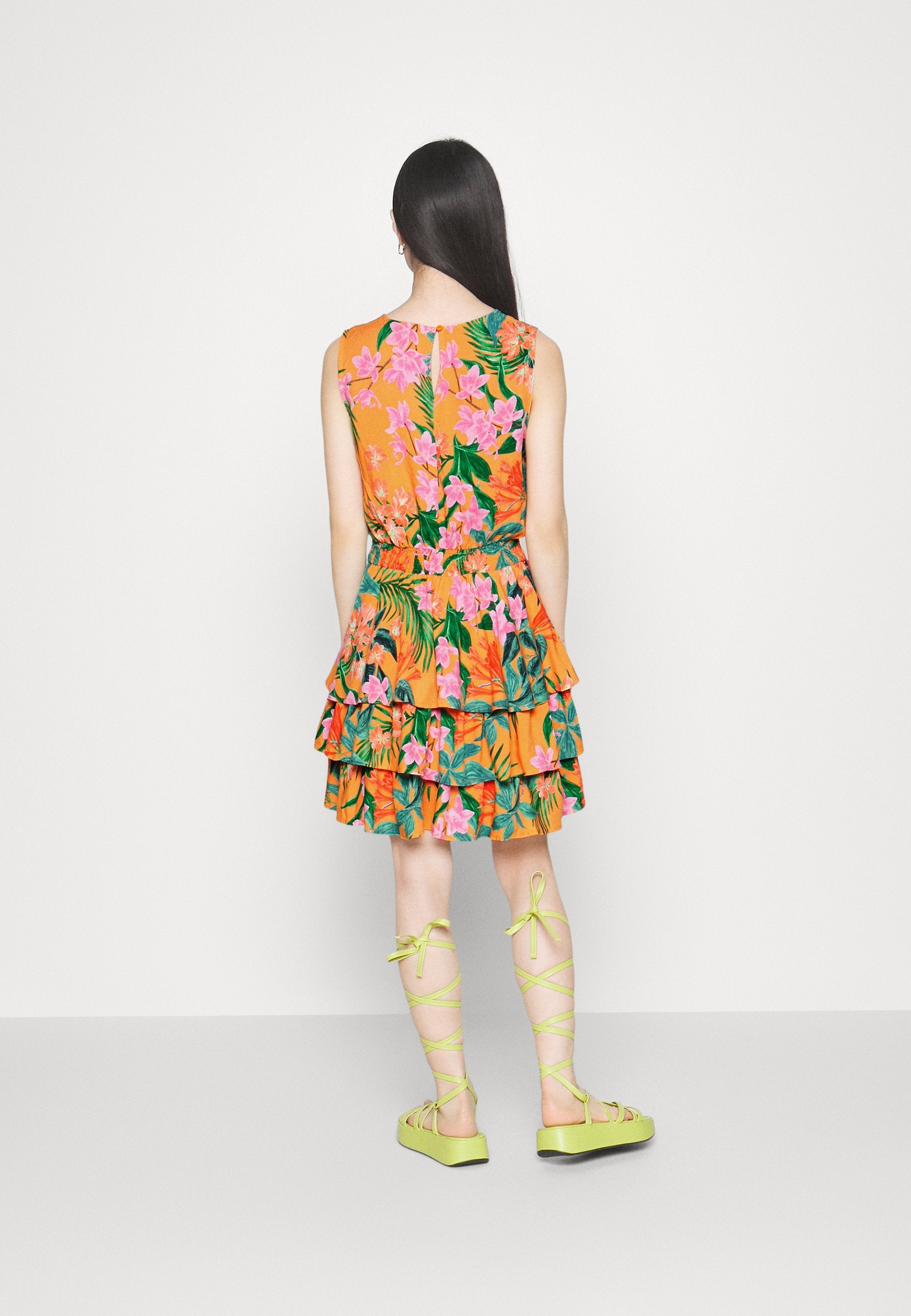 ONLTROPICA SMOCK LAYER DRESS Media 4