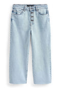 Hellblaue Denim-Jeans im weiten Schnitt mit hoher Taille, fünf Taschen und einem Knopfverschluss mit fünf Knöpfen, ausgefranstem Knöchelabschluss und kontrastierenden Nähten.