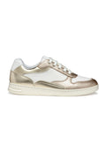 Weißer und metallisch goldener Sneaker mit glatter Textur, Schnürdesign, abgerundeter Zehenpartie und gepolsterter Sohle. Geox-Logo an der Seite.