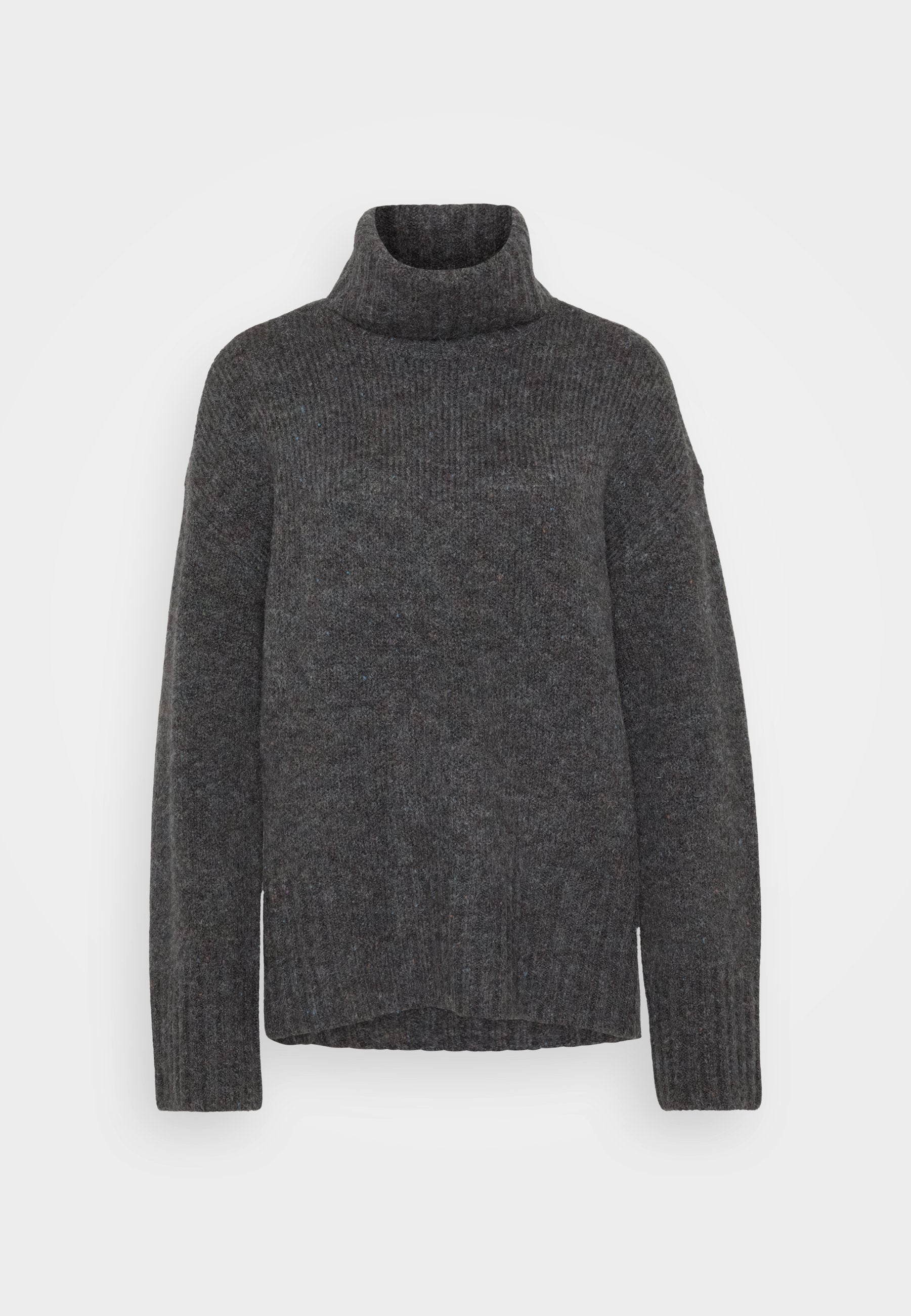 Grauer Strick-Turtleneck-Pullover mit gerippter Textur, langen Ärmeln und einem lockeren Schnitt. Das Material wirkt weich und voluminös. Der untere Saum ist gerade.