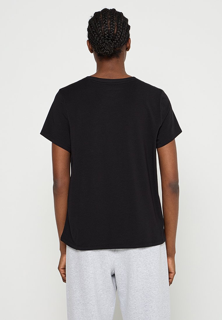 DKNY Sport