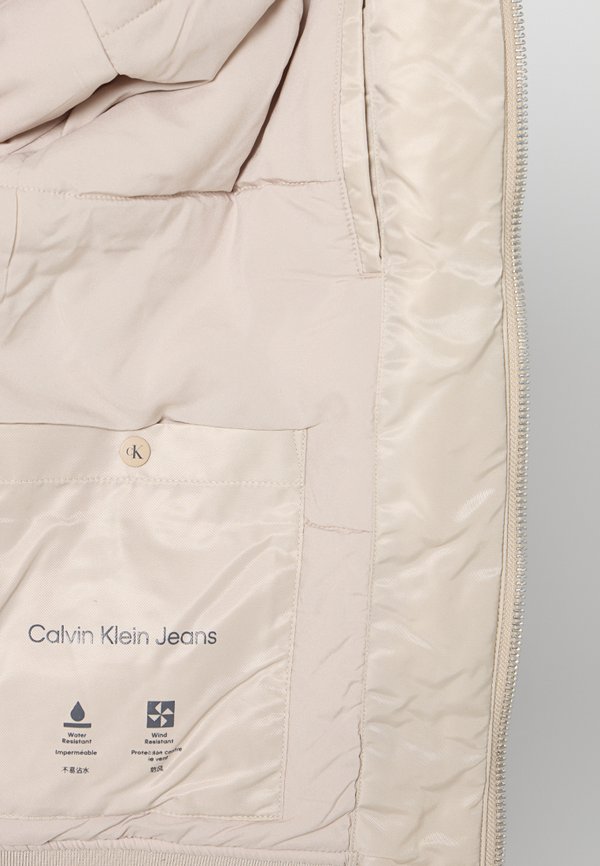 Calvin Klein Jeans