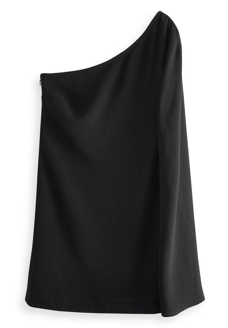 Asymmetrisches schwarzes Kleid aus glattem Stoff; verfügt über einseitiges Schulterdesign und einen seitlichen Reißverschluss. Der Saum ist uneben und sorgt für einen fließenden Effekt.