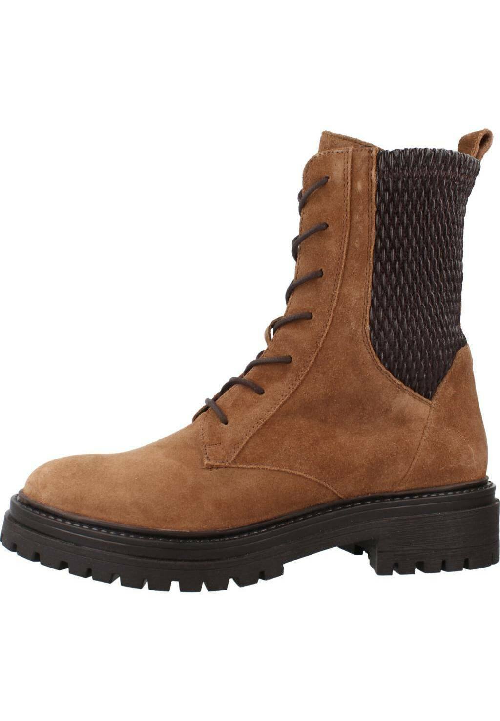 Braune Wildleder-Ankle Boots mit strukturiertem schwarzen gewebten Einsatz, runder Spitze, Schnürung vorne und robustem Gummisohle.