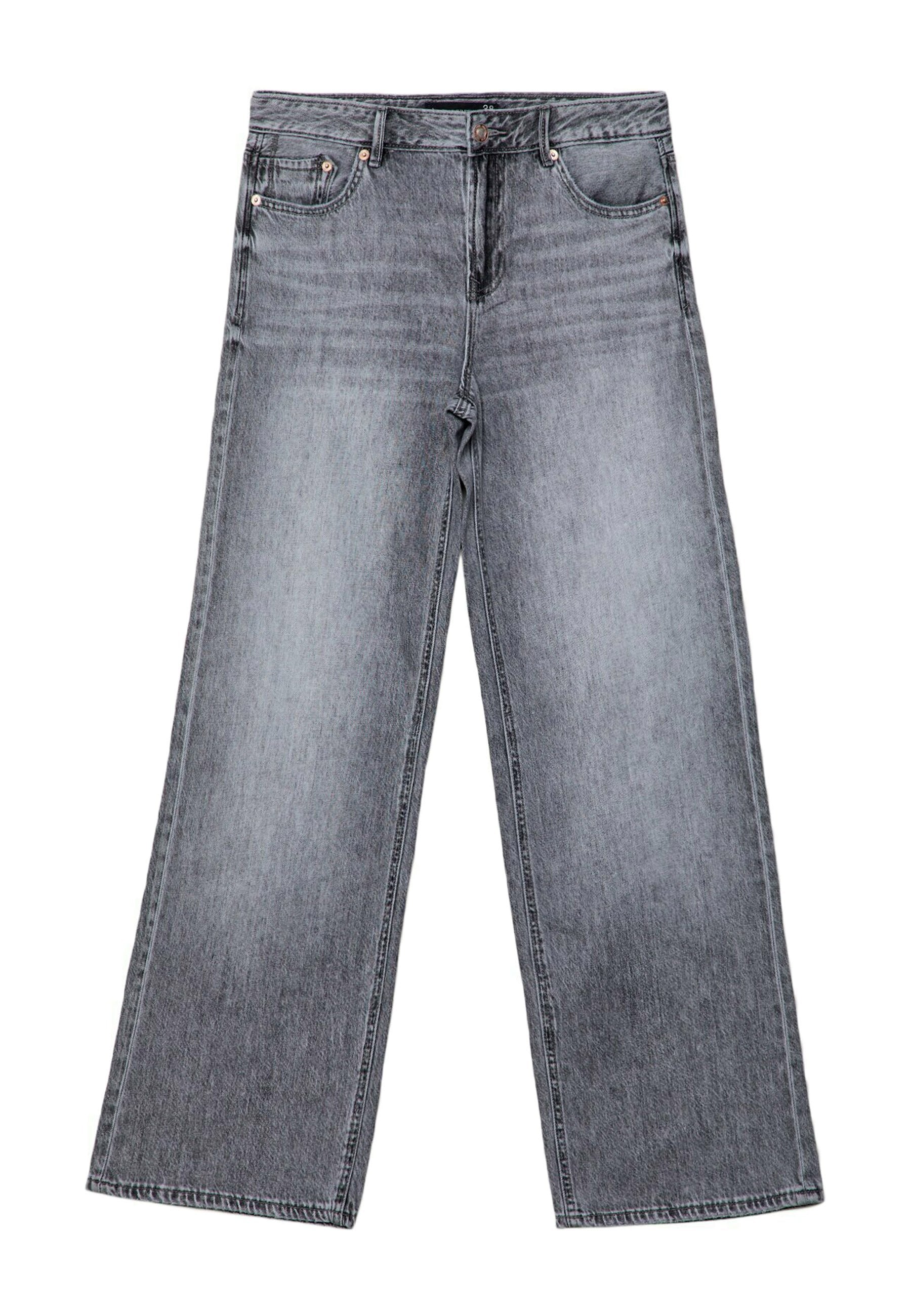 Weite Jeans aus mittlerem grauem Denim. Merkmale eine hohe Taille, kupferfarbene Nieten und Fronttaschen mit sichtbaren Nähten.
