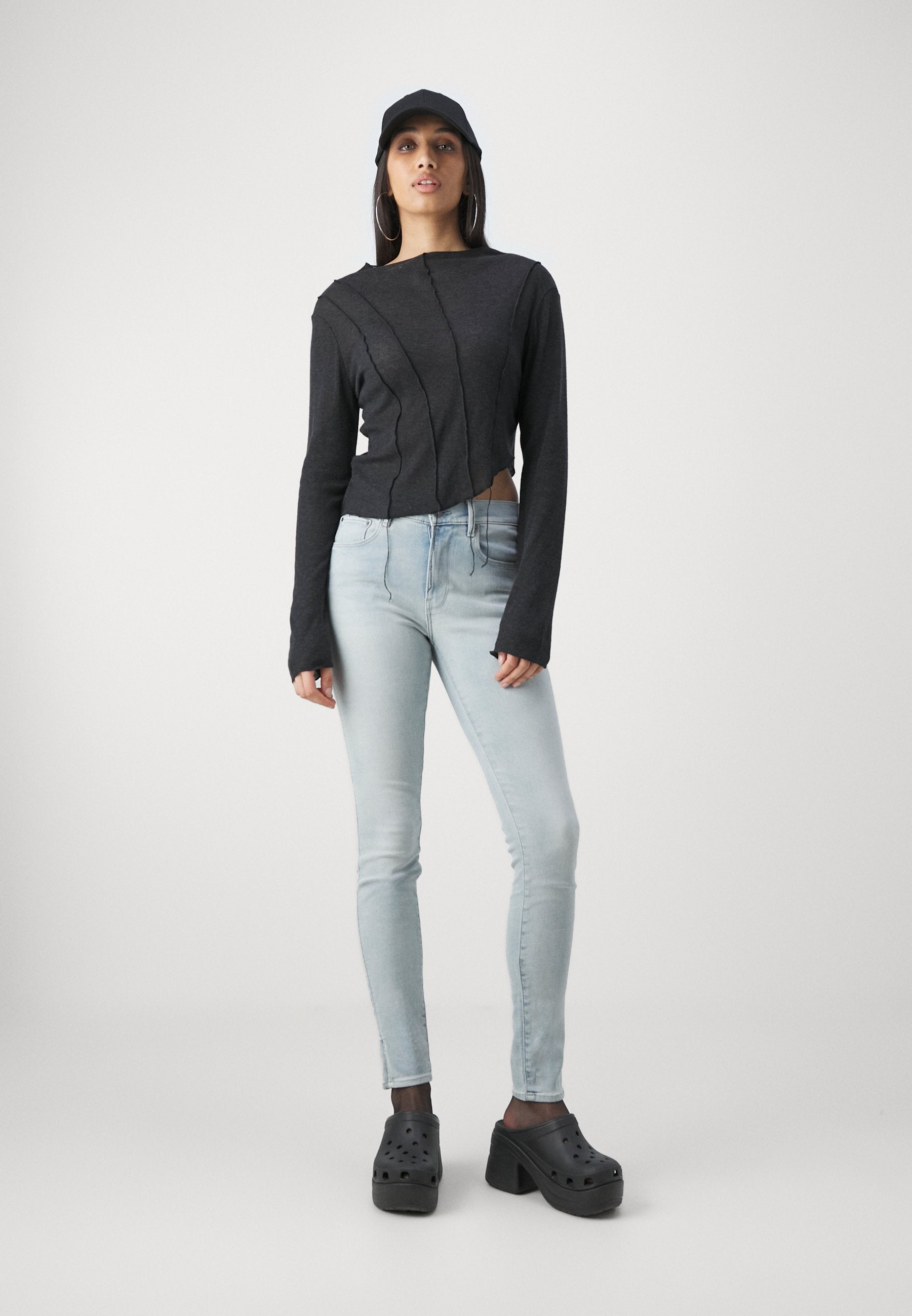 3301 SKINNY SPLIT Media 6
