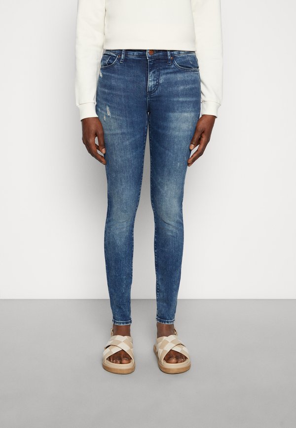 Armani Exchange