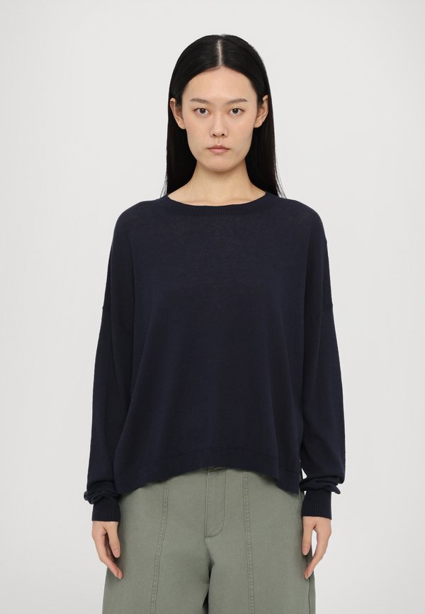 CLOSED CREW NECK LONG SLEEVE
