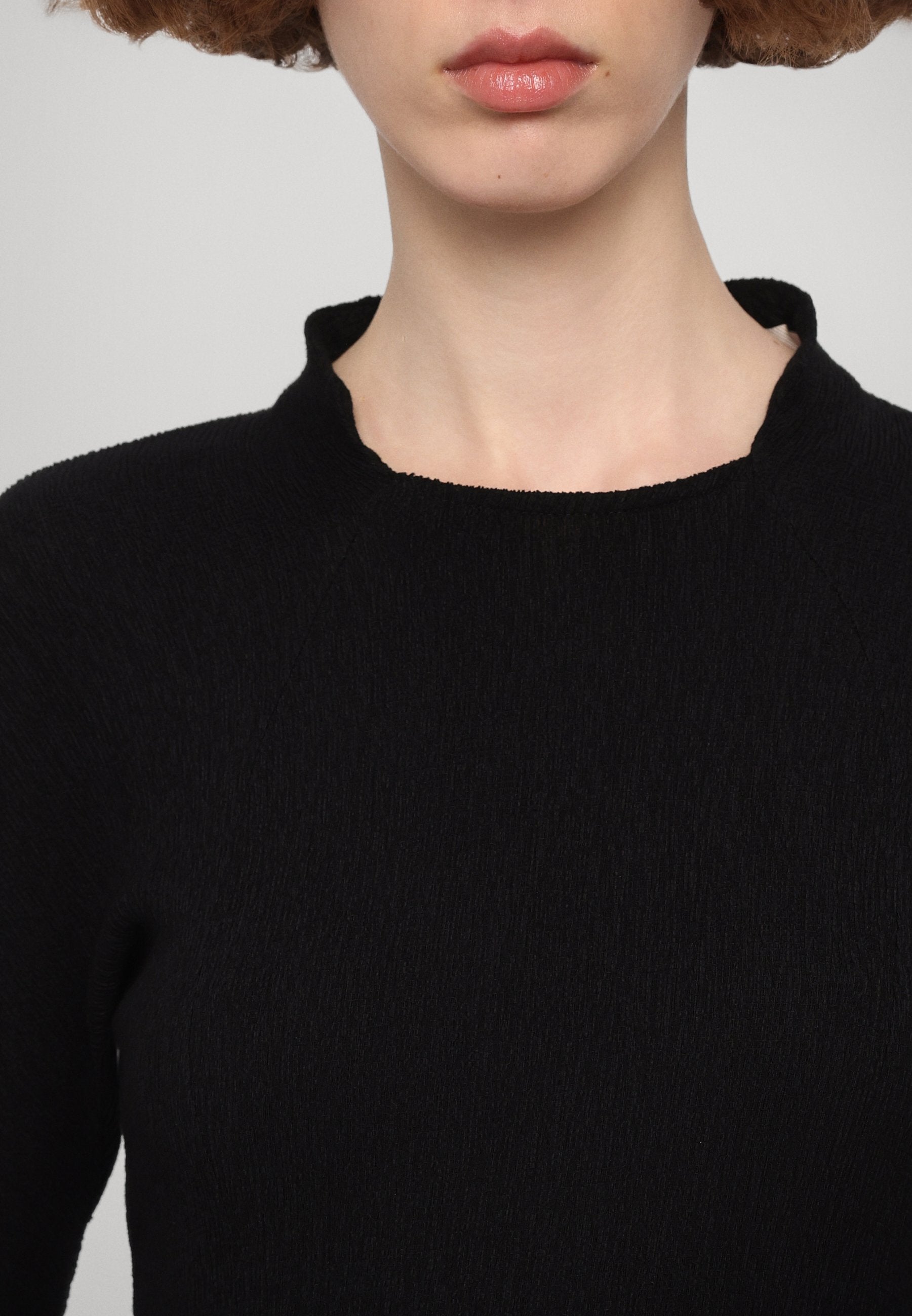 REMAIN LONGSLEEVE