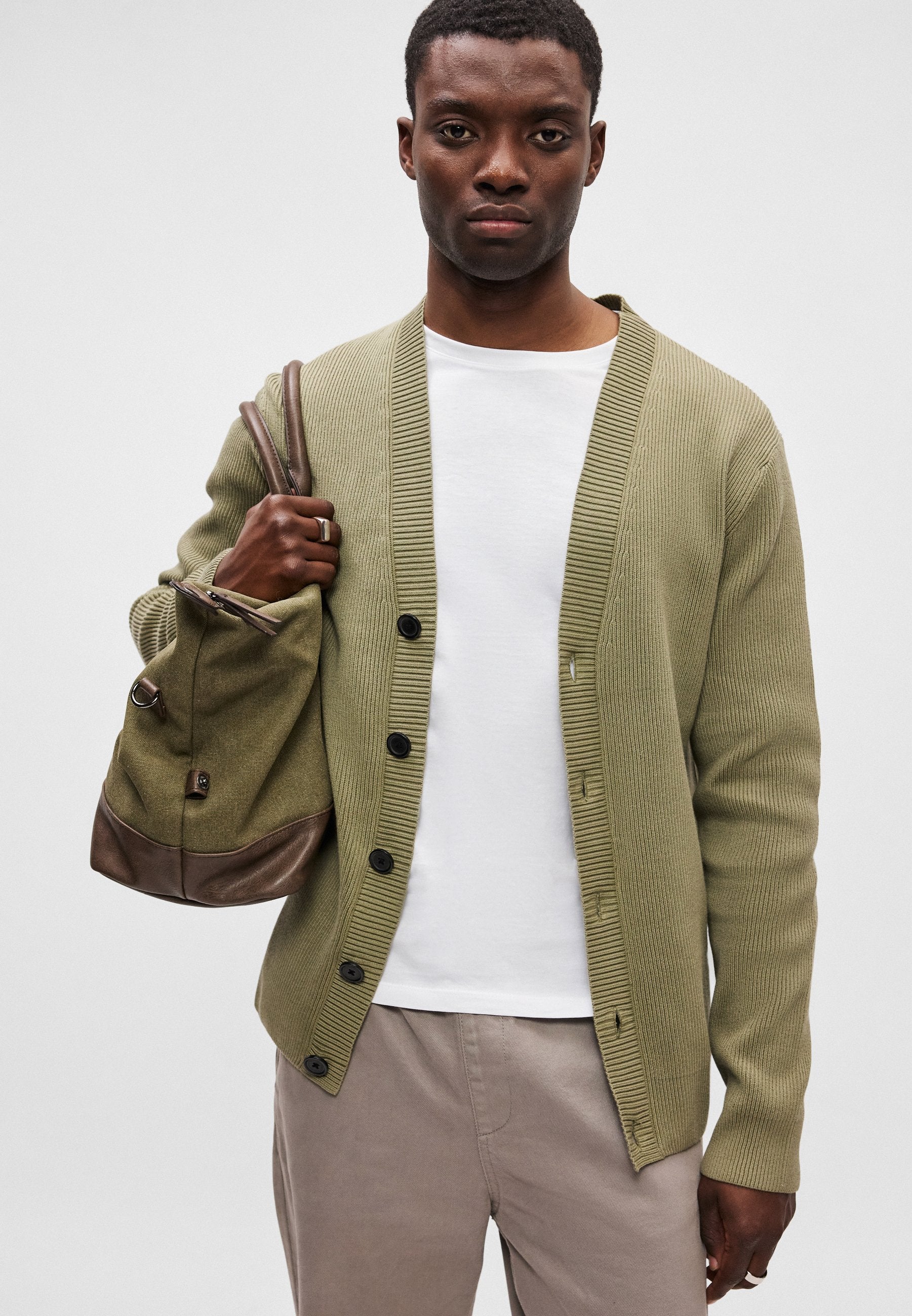 BUTTON CARDIGAN Media 7