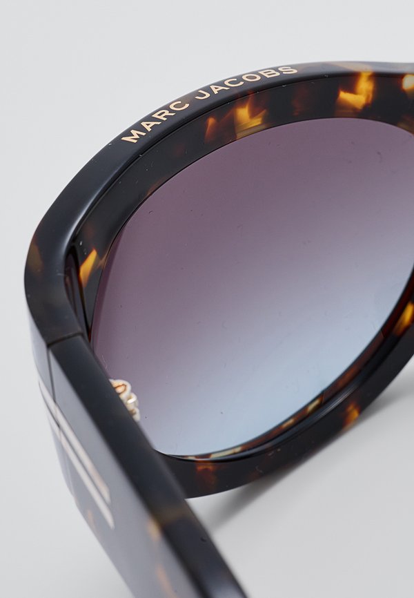 MARC JACOBS