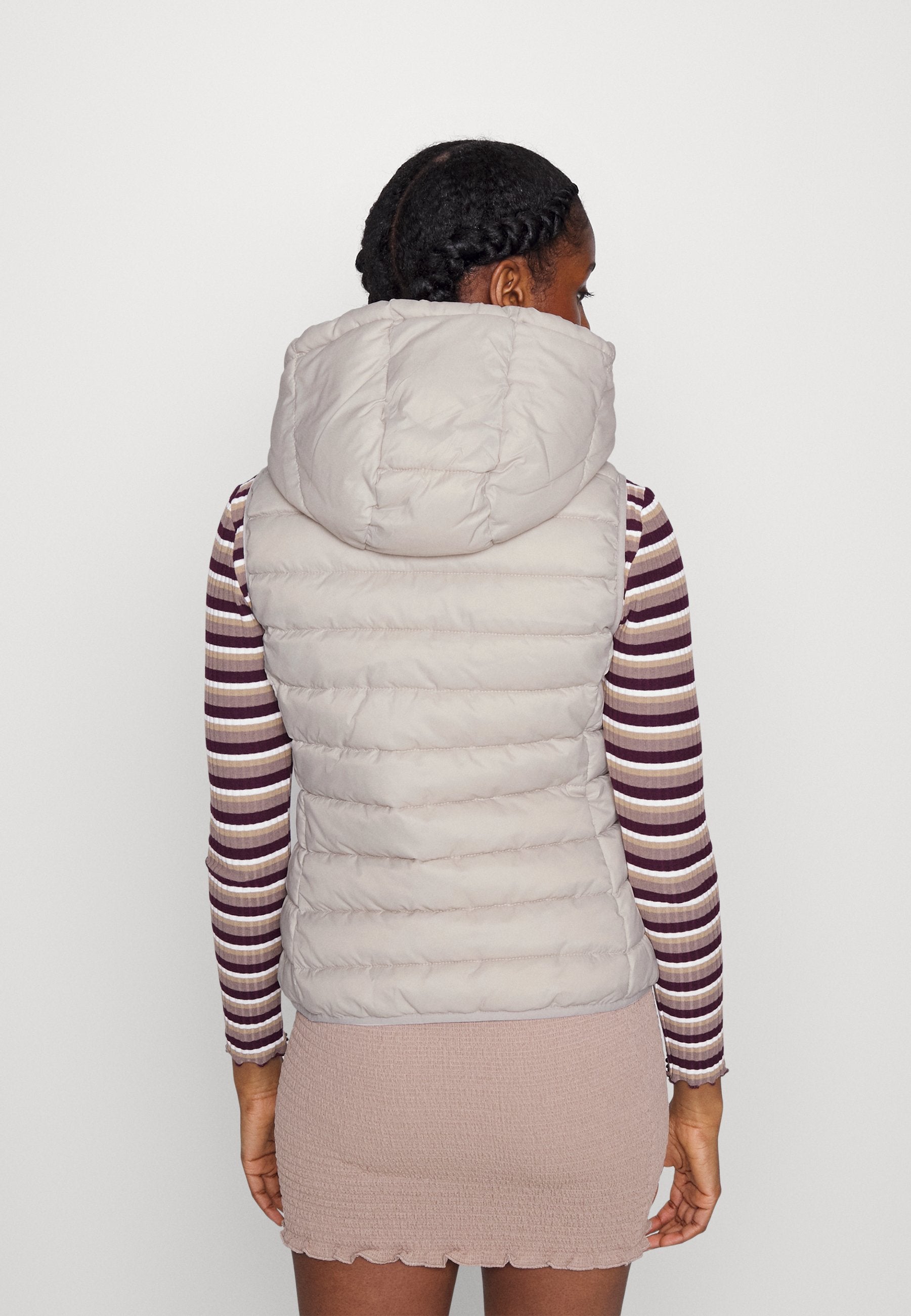 ONLNEWTAHOE HOOD WAISTCOAT Media 4