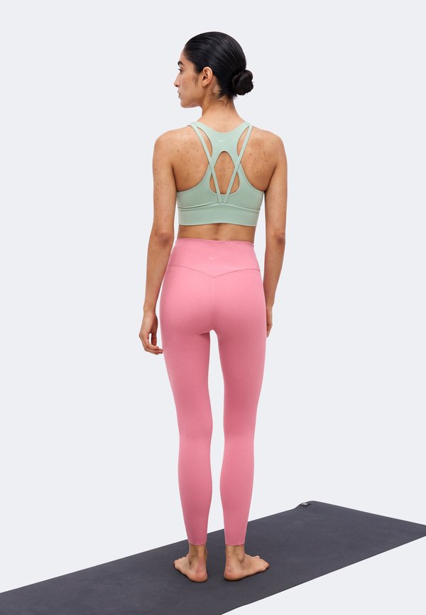 Nike Performance ZENVY