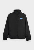 Schwarze Reißverschlussjacke mit elastischen Bündchen, Stehkragen, Seitentaschen und kleinem blauen und weißen "HUGO"-Logo auf der linken Brust.