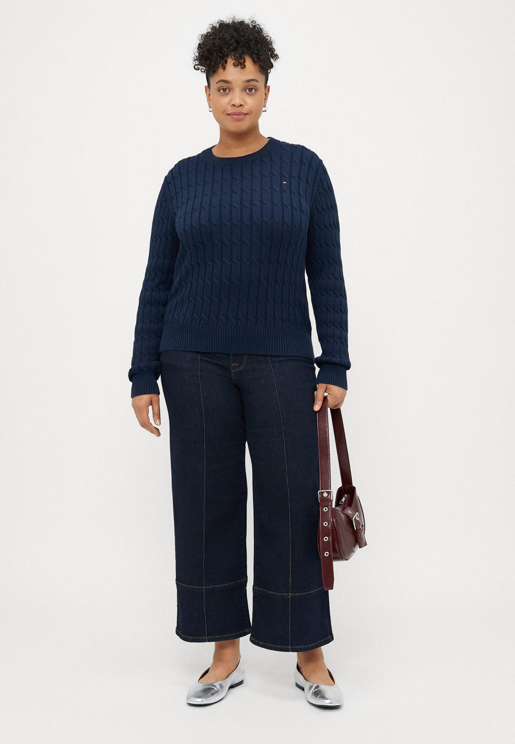 CURVE CABLE KNIT CREW NECK JUMPER Media 2