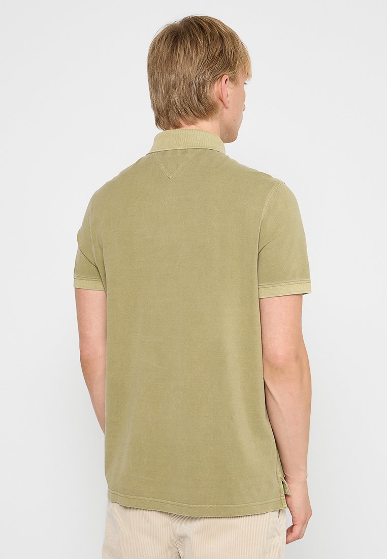 REGULAR FIT Media 3