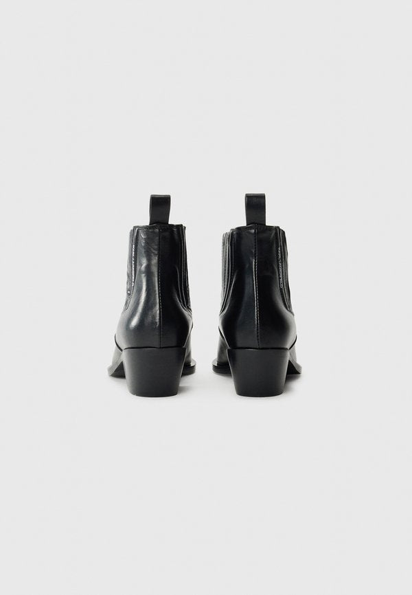 KARL LAGERFELD KANSAS