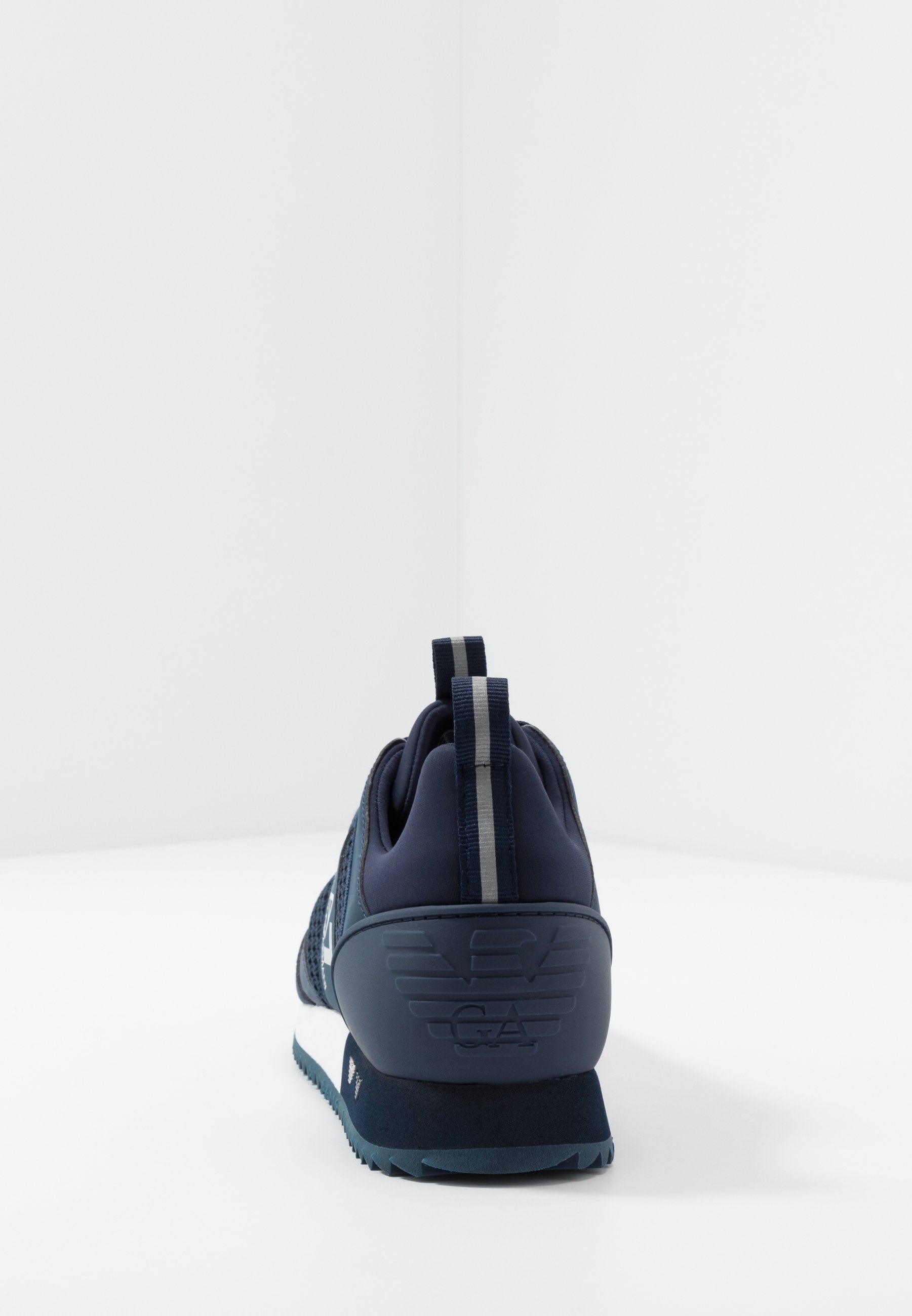 UNISEX Media 4