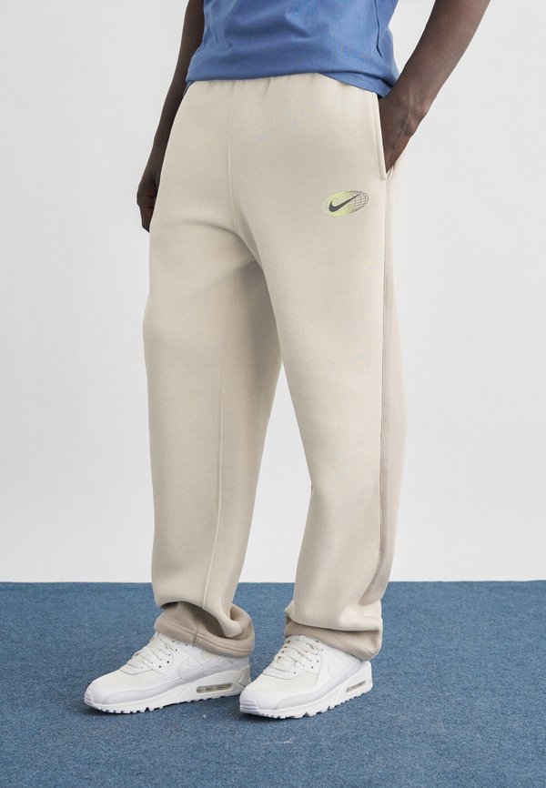 Nike Sportswear CLUB - Tracksuit bottoms - cream