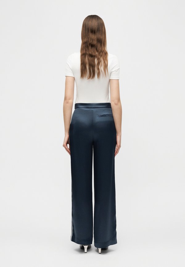 OFF-WHITE WIDE PANTS