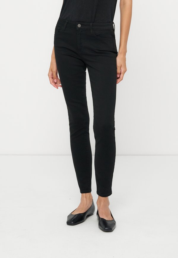 Armani Exchange