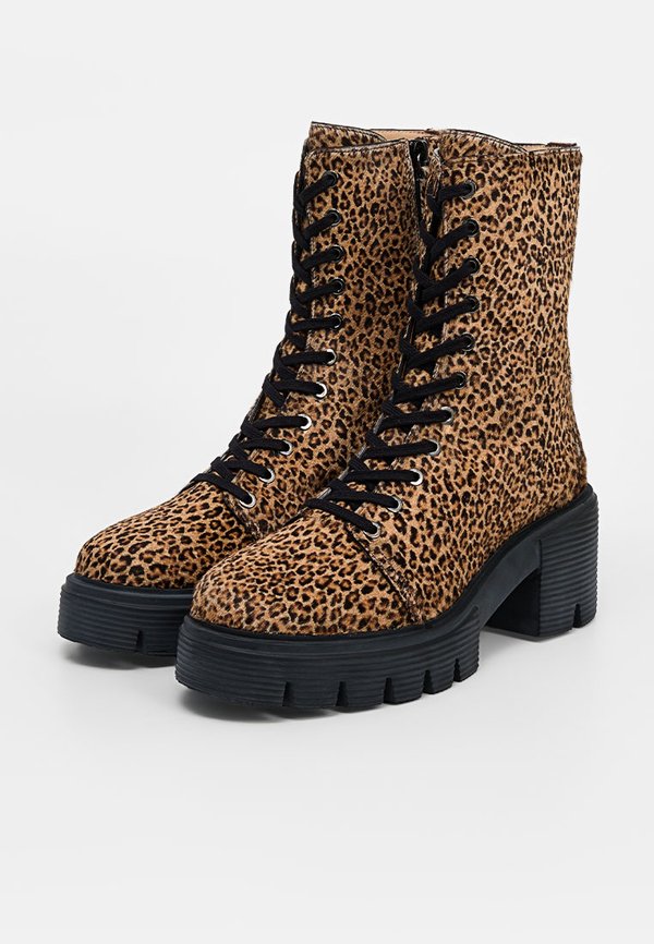Stuart Weitzman SOHO