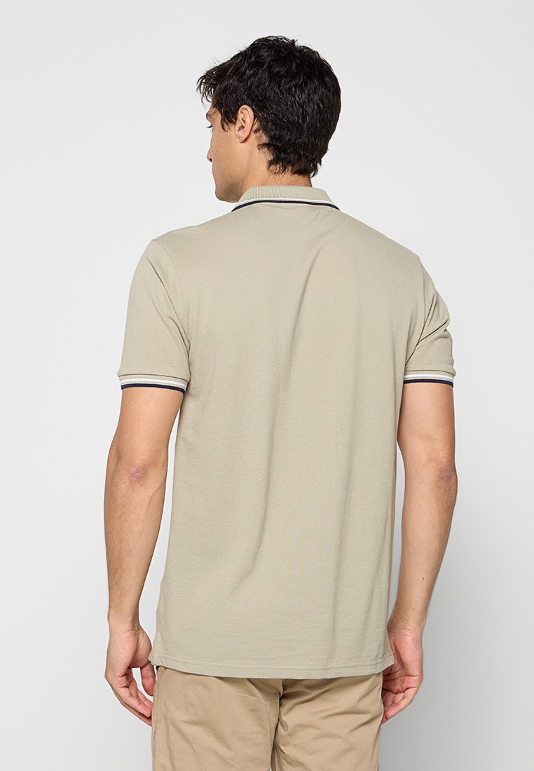 RELAXED FIT Media 2