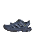 Marineblaue Wasserschuhe mit Netzanschnitten, Gummisohle und verstellbarem Bungee-Schnürsystem. Leichtes, offenes Design für Atmungsaktivität.