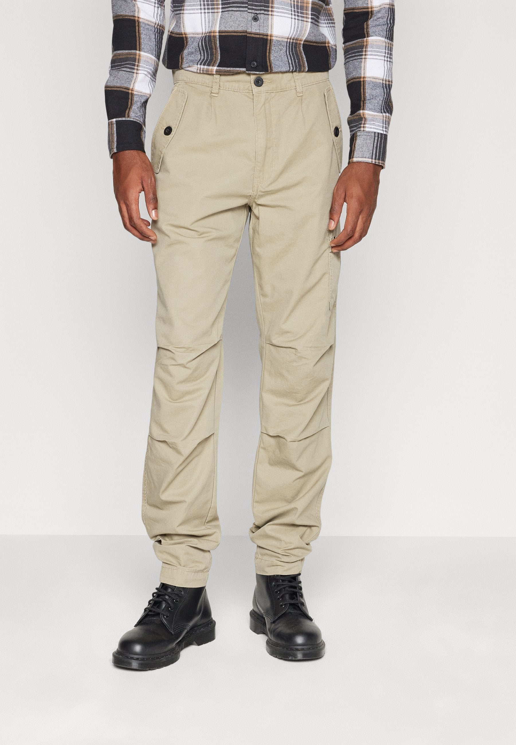 ONSAVI WORK CARROT PANT Media 3
