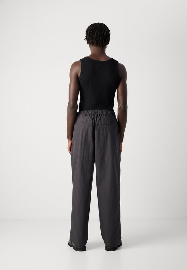 Calvin Klein PLEATED