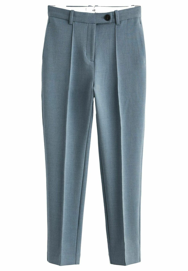 Maßgeschneiderte Hose aus hellblauem Stoff. Verfügt über zwei Vorderfalten, einen Knopfverschluss und eine glatte Textur. Gerader Beinansatz mit seitlichen Taschen.