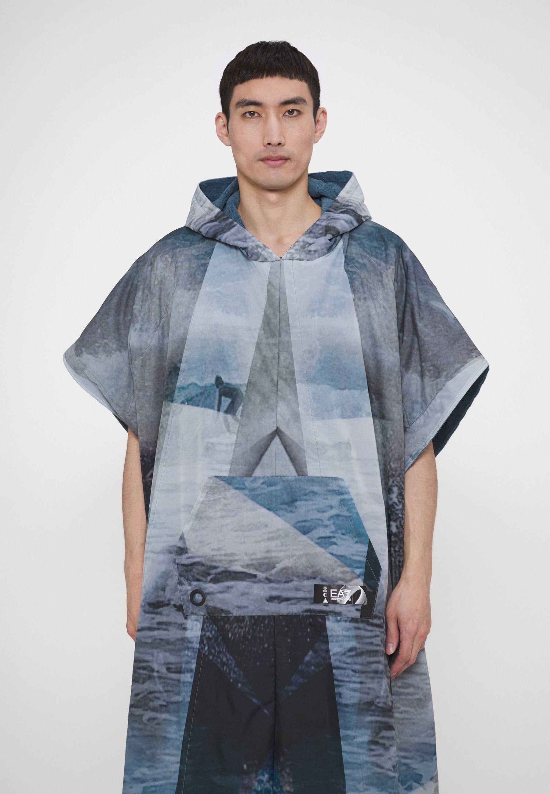 CAPE OVERCOAT Media 6