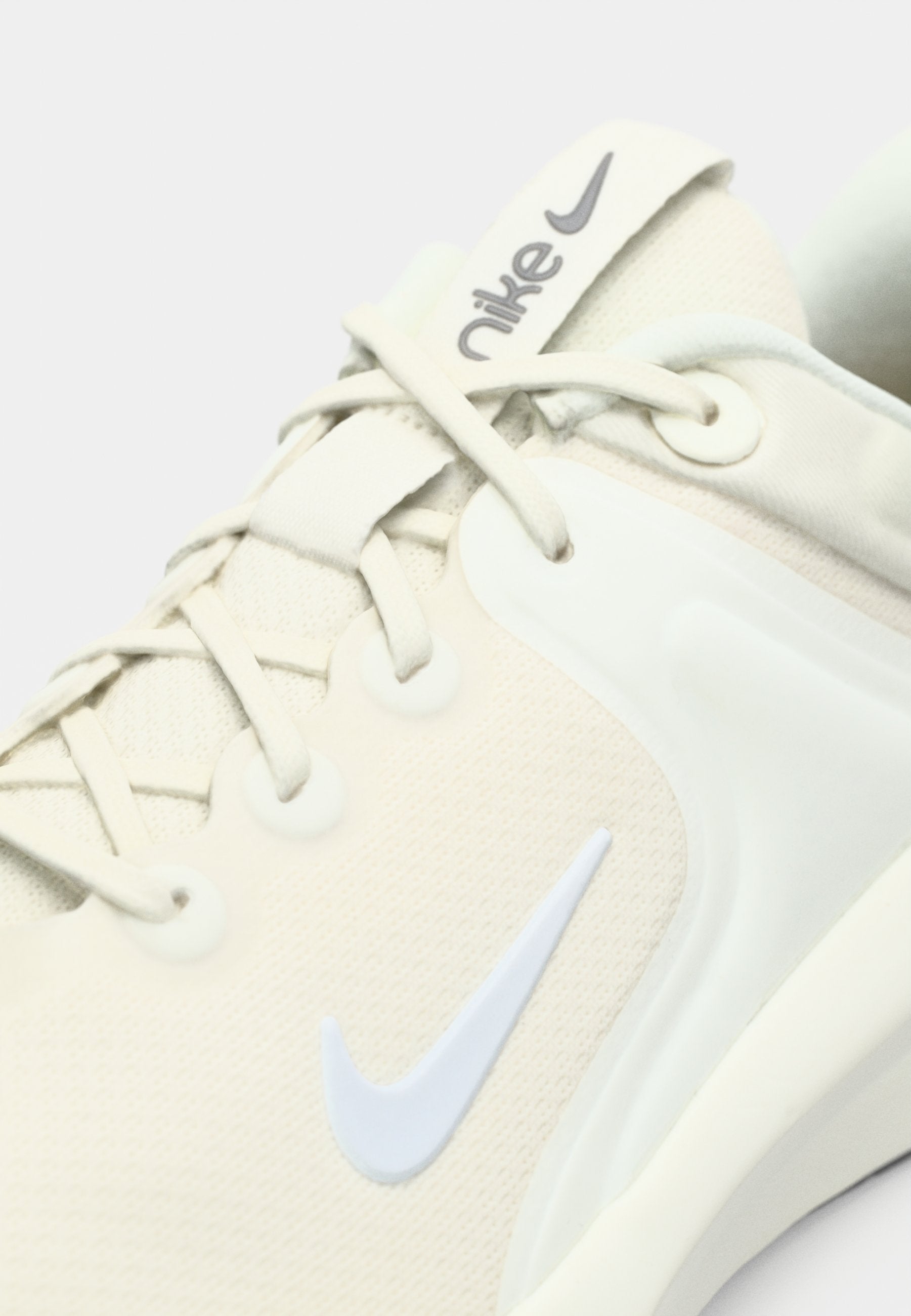 Nike Performance IN SEASON TR 14