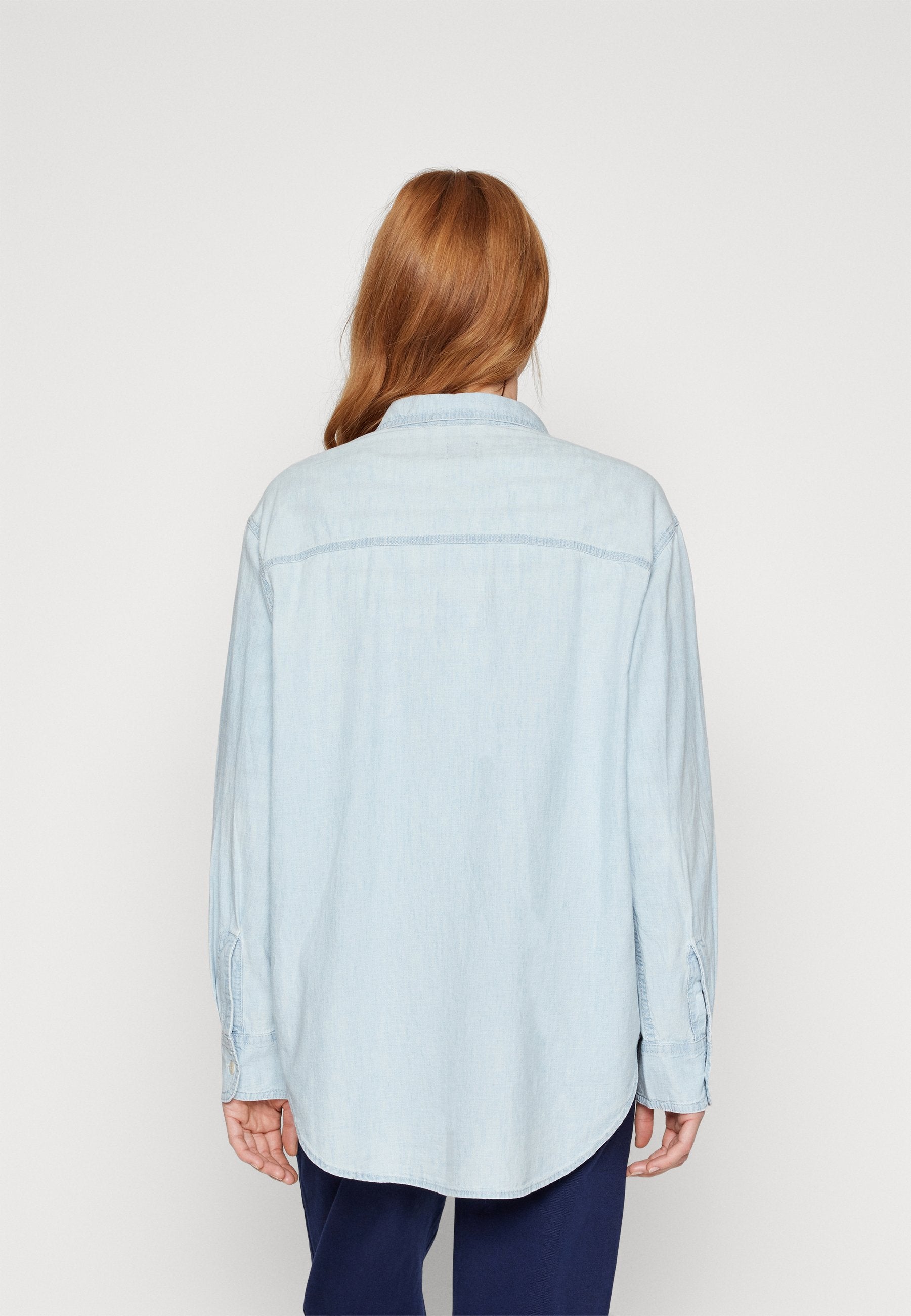 GAP THE BIG SHIRT BLEACH CHAMBRAY