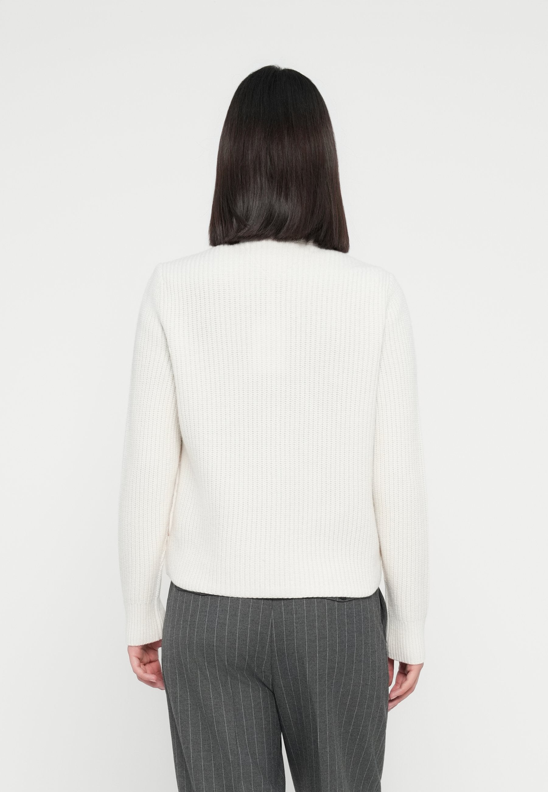 MODERN JACKET Media 4