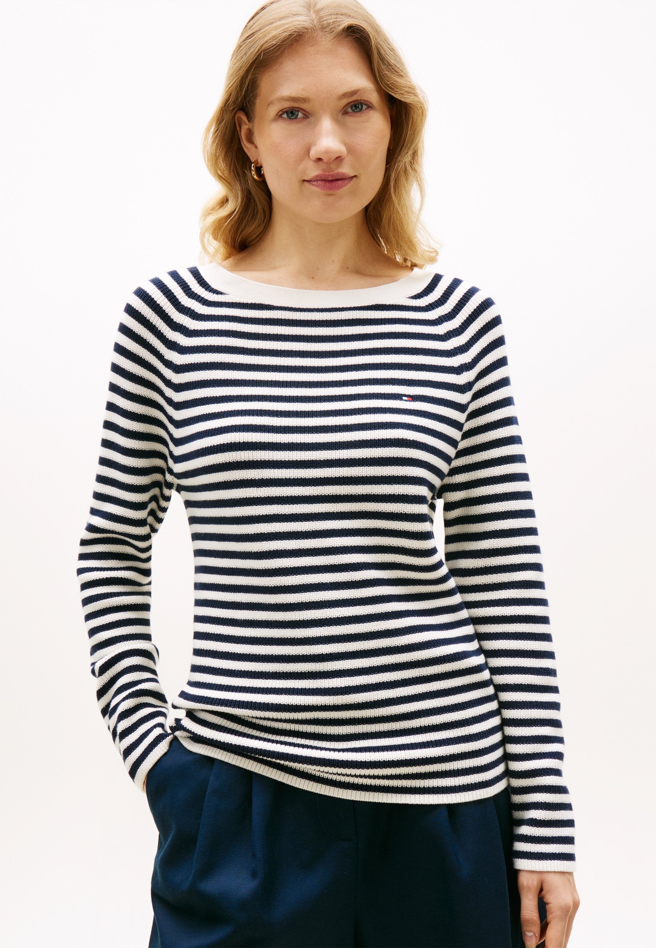 FINE KNIT BOAT NECK JUMPER Media 3