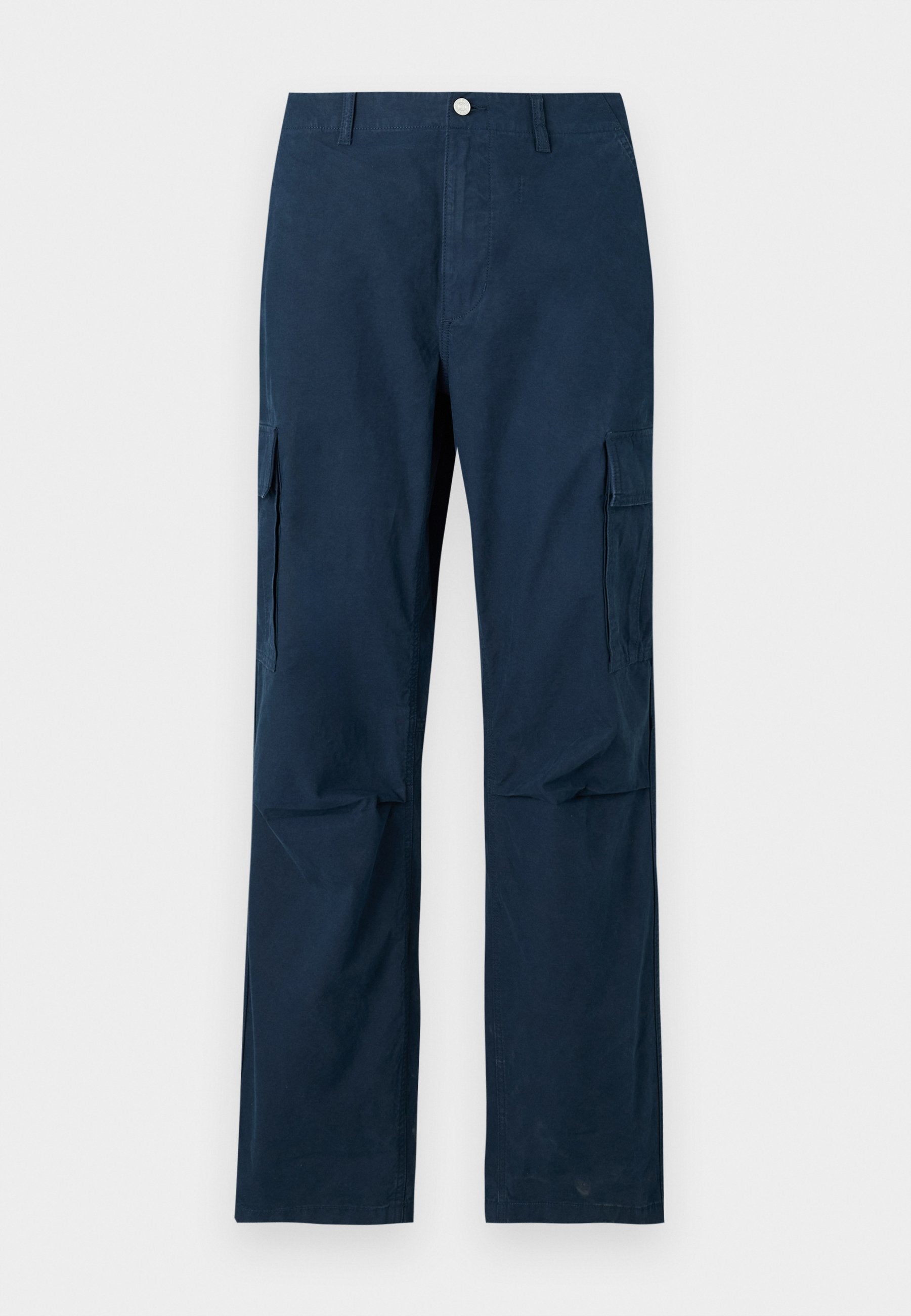 Marineblaue Cargo-Hosen aus Baumwolle, ausgestattet mit zwei Seitentaschen, geradem Bein-Design und einer vorderen Knopfschließe. Glatte Textur.